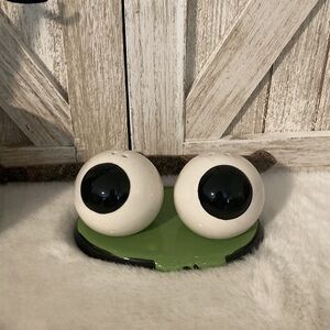 Cobwebs and Cauldrons Halloween Spooky Eyeball Shakers with Tray